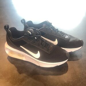 Women’s Nike AirMax, Size 8.5